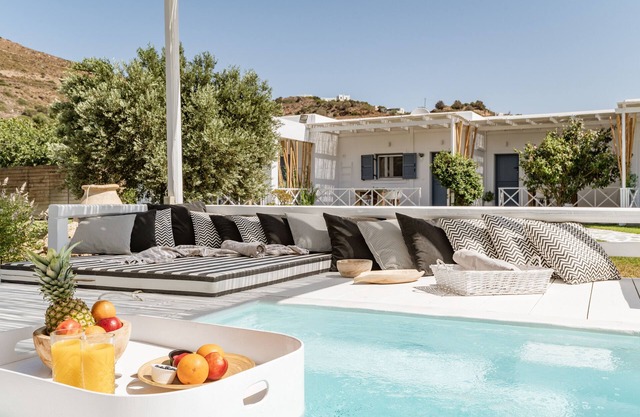 Apartment In A Hotel "Ow Andros Luxury Suites 3" with Mountain View, Private Terrace & Wi-Fi