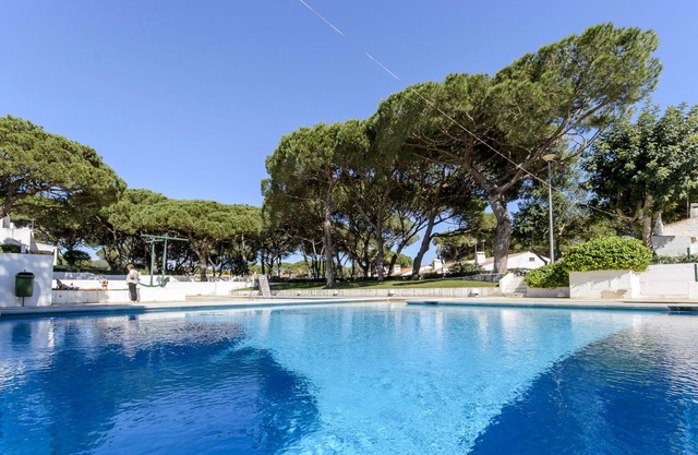 Apartment in Açoteias Village, with pool near Falesia Beach