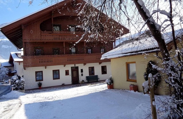 Apartment in Fügen near Hochzillertal Skiing