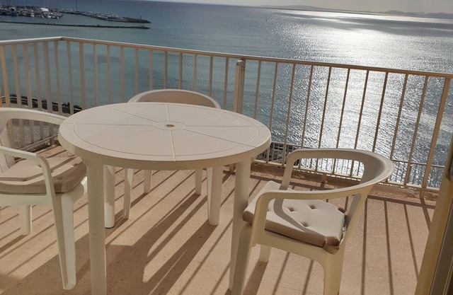 Apartment in front of the sea I