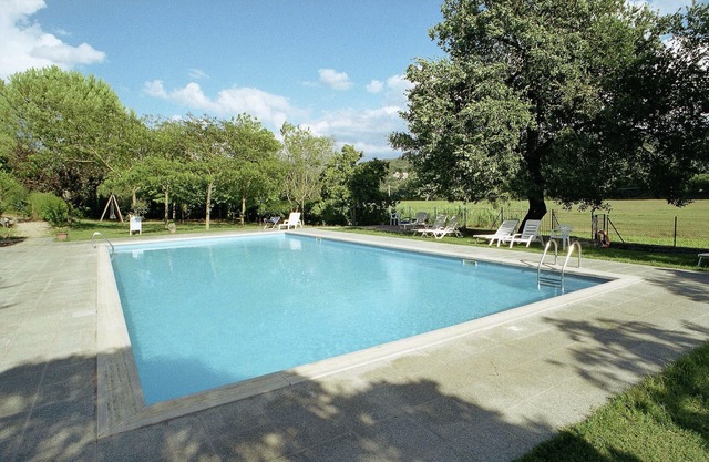 Apartment in Mantignana with shared pool