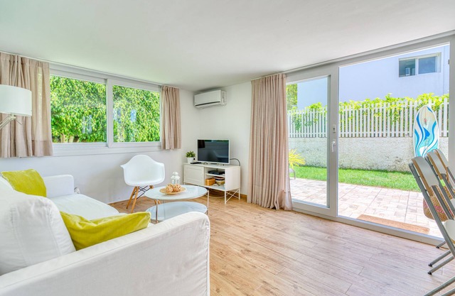 Apartment in Maspalomas with spacious garden, 30 m to the beach. Private garage