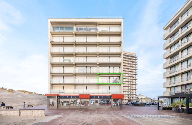 Apartment in Oostduinkerke with Sea View