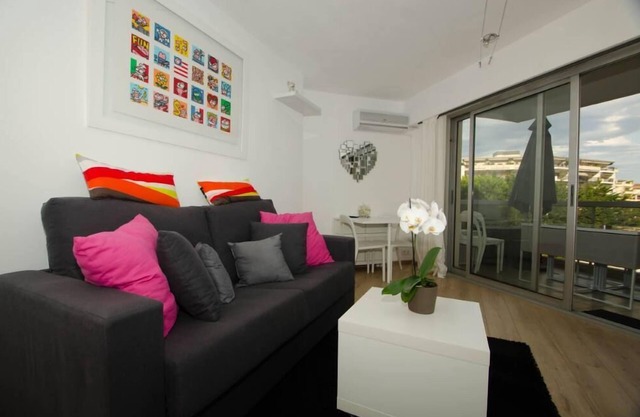 apartment in residence Cros de Cagnes 1min walk to the beach