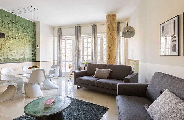 Apartment in Rome with 4 bedrooms sleeps 13