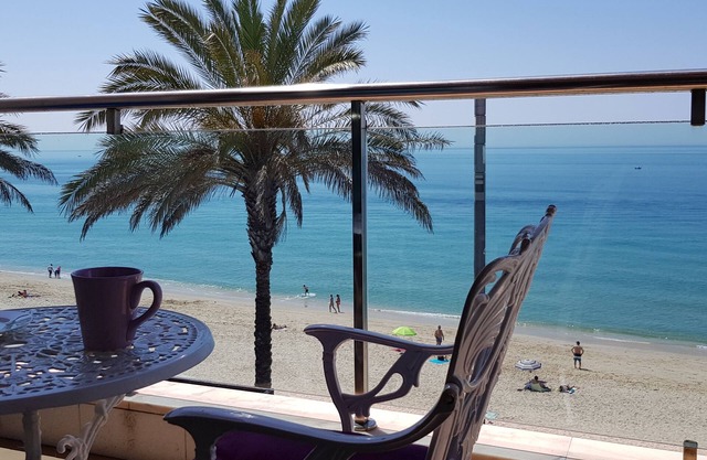 Apartment in Sesimbra in 1st line of beach, facing the sea and central