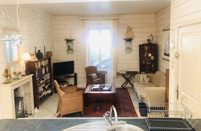 Apartment in Solidor. Beach 50m away. South-facing terrace. Wifi. Peace and comfort.