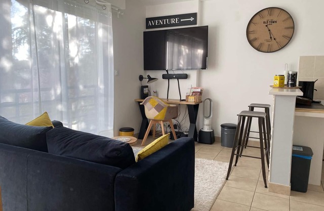 Apartment in the center of town, view of the Jardin des Plantes, with secure parking.