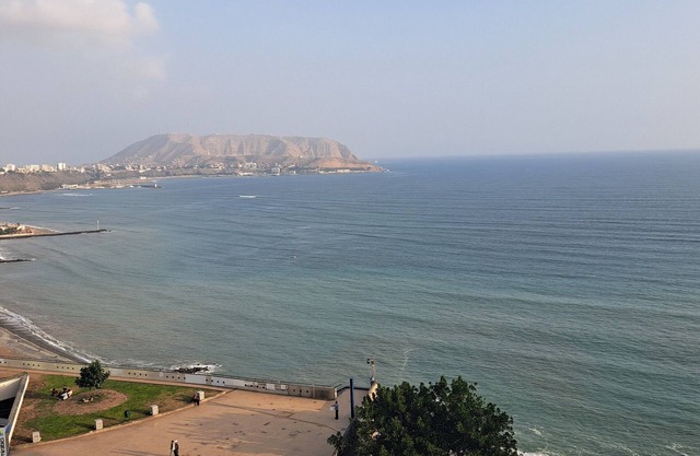 Apartment in the heart of Lima & Miraflores. Best location, ocean & park view