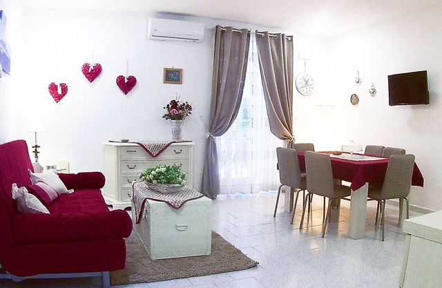 Apartment in the heart of the Spanish Quarter, next to Via Toledo.