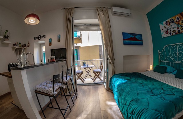Apartment in the heart of the Spanish quarters. Ancient building modern comfort!