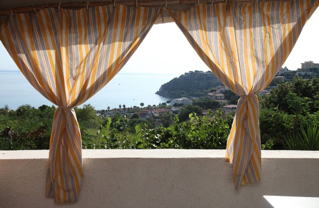 Apartment in Three-Family Villa with Large Balcony with Sea View "OPUNTIA"