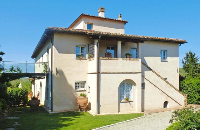 Apartment in Tuscany with Pool & Golf Access