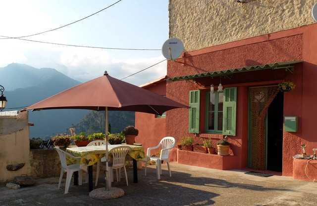 Apartment in village at the gates of Mercantour and 30 minutes from the beaches