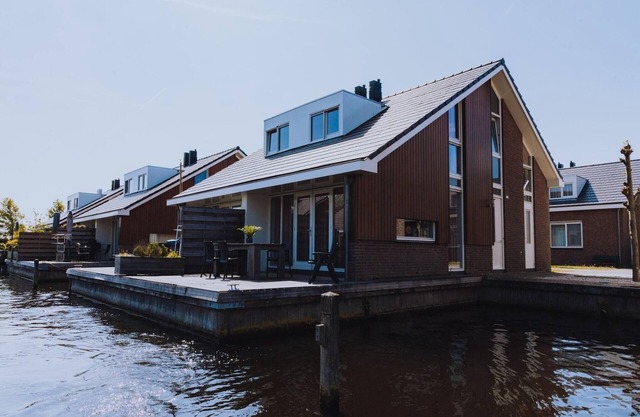 Apartment in Waterpark with Private Jetty