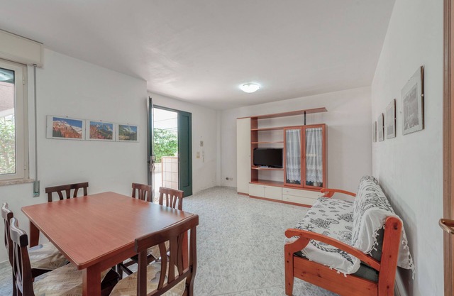 Apartment 'Carlo' with Private Terrace and Air Conditioning