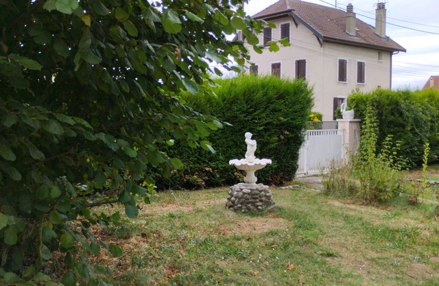 Apartment 'L'escapade Lacustre - Proche Plage' with Mountain View, Shared Garden and Wi-Fi