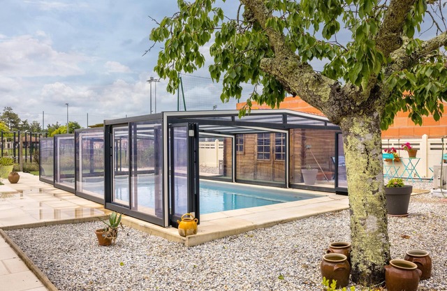 'Apartment La Chênaie Parentis' close to the Sea with Shared Pool & A/C