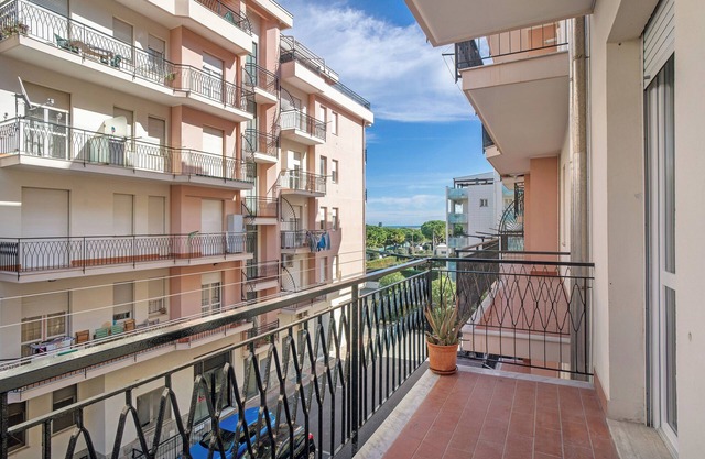 Apartment 'La Casa Dei Nonni' with Sea View and Balcony