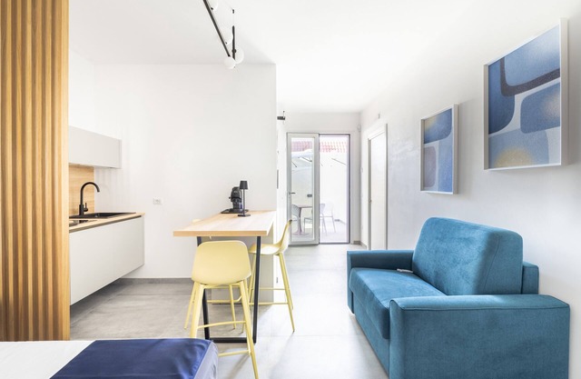 Apartment 'La Sfinge' with Private Terrace, Wi-Fi and Air Conditioning