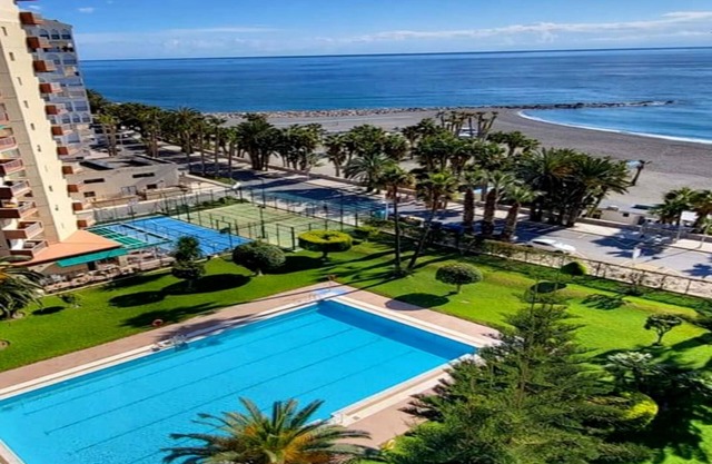 Apartment "Las góndolas playa" with sea views, shared pool and Wi-Fi