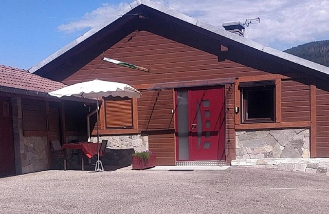 Apartment 'Le Chalet Des Côtes' with Private Terrace and Wi-Fi