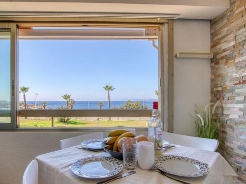 Apartment Les Marines d'Aryana-4 by Interhome