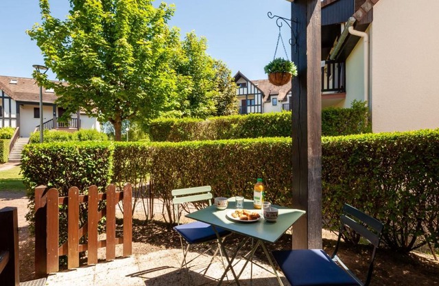 Apartment Les Manoirs de la Côte by Interhome