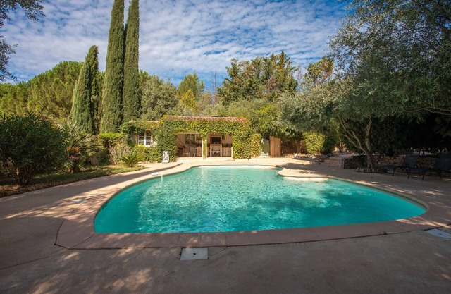 Apartment 'L’oliveraie Écuries Mas Di Gau' with Shared Pool, Wi-Fi and Air Conditioning