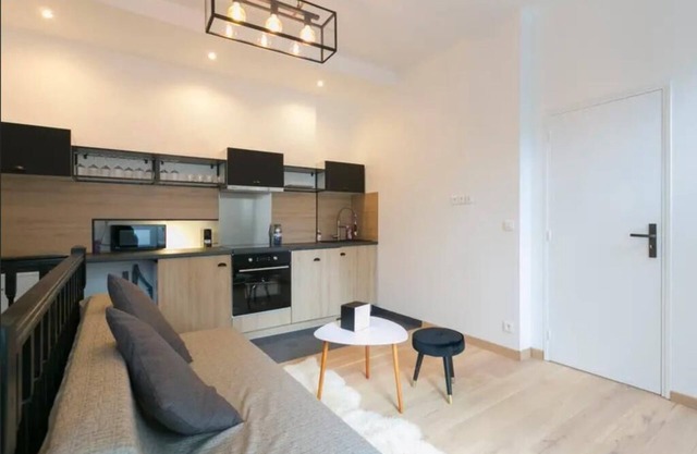 Apartment near the tourist street Mouffetard