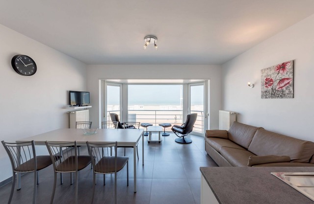 Apartment on Sea Wall with Stunning Views