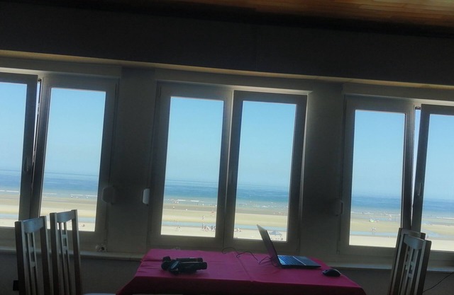 Apartment on the sea wall with exceptional sea view