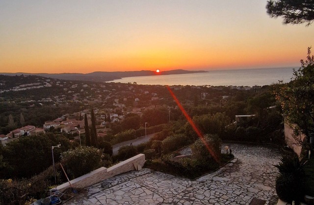 Apartment overlooking Cavalaire bay Ideal for recharging your batteries