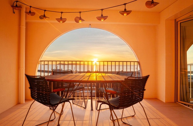 Apartment "Porte Bleue" with Sea View, Private Terrace & Wi-Fi