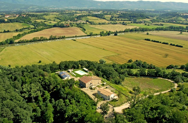 Apartment ROSA with private entrance, big equipped garden and shared pool.