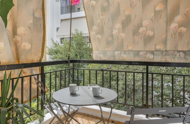 Apartment 'S K Free Indoor Parking' with Balcony, Wi-Fi and Air Conditioning