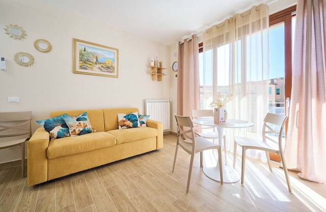 Apartment 'Sara' with Private Terrace, Wi-Fi and Air Conditioning