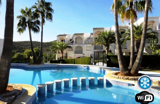 Apartment sea view 4 persons WI-FI+ terrace + pool+parking
