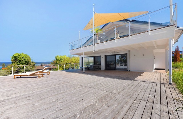 Apartment "Seesehnsucht Höri" with Lake View, Terraces & Wi-Fi