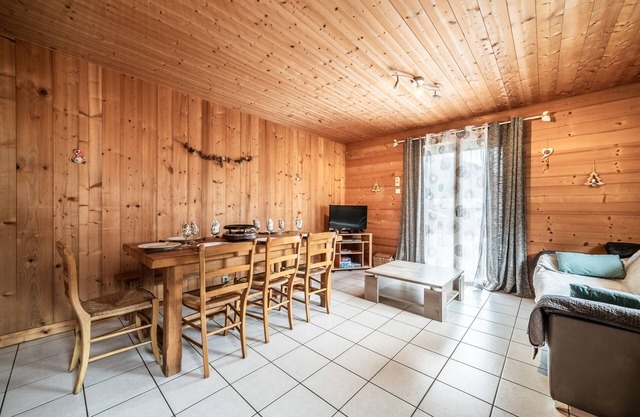 Apartment 'Sherpa - 10 Pers' with Mountain View, Shared Terrace and Wi-Fi