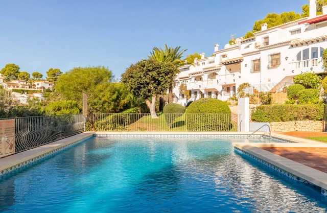Apartment 'Sillero Dos' with Shared Pool, Private Terrace and Air Conditioning