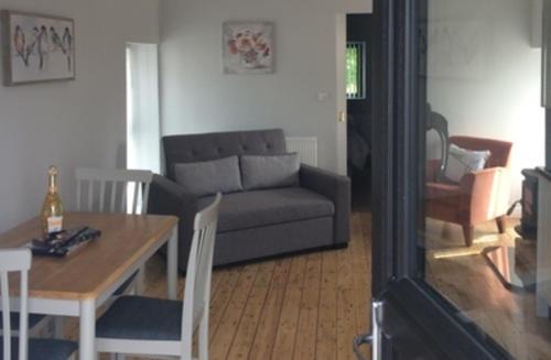 Apartment - Sleeps 2 - Wood Fire - Parking