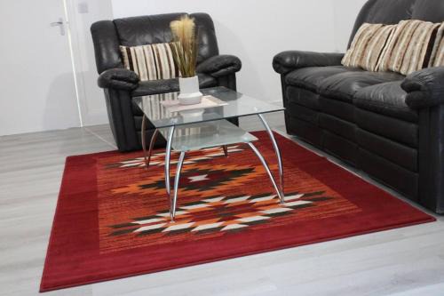 Apartment - Sleeps 4 - Garden - Parking