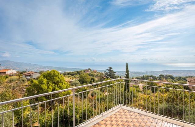 Apartment 'Vecchio Forno - Puntalazzo' with Sea View, Wi-Fi and Air Conditioning