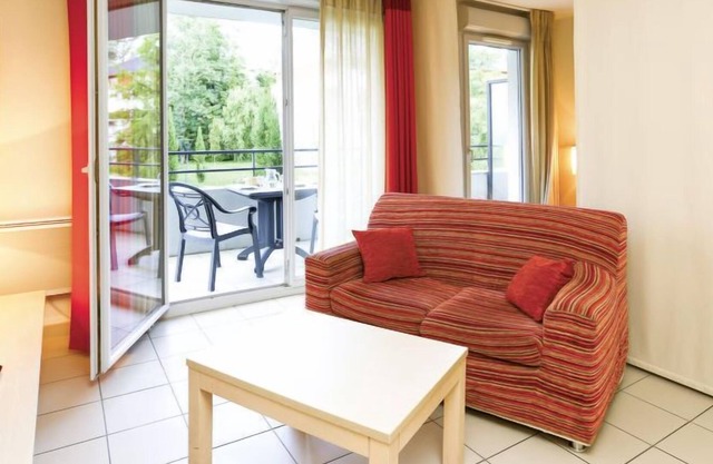 Apartment Villa du Lac (DLB100) in Divonne-Les-Bains - 2 persons, 1 bedrooms