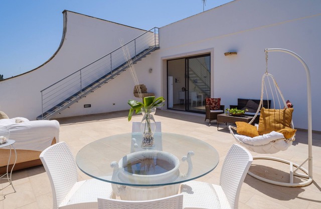Apartment 'Villa Scoglio' near the sea with garden and private terrace