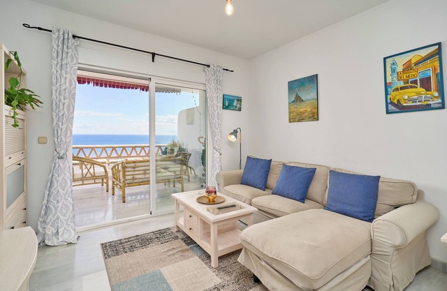 Apartment 'Vista Al Mar' with Sea View, Wi-Fi and Air Conditioning