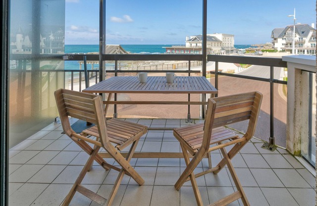Apartment 'Vue Mer 20m De La Plage' with Private Terrace