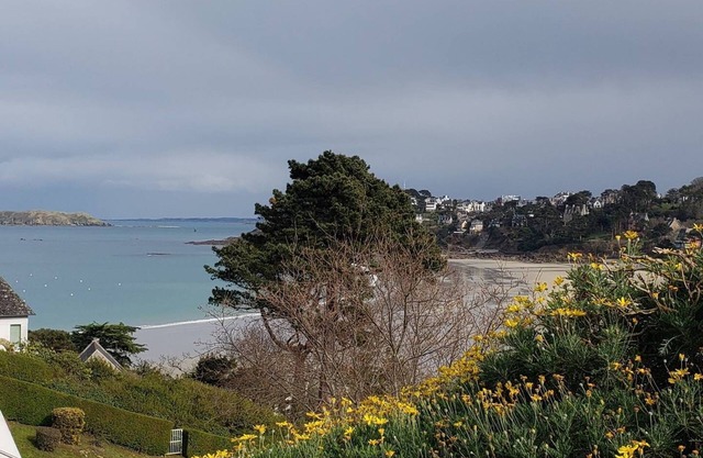 Apartment with balcony SEA VIEW Trestraou beach in PERROS-GUIREC