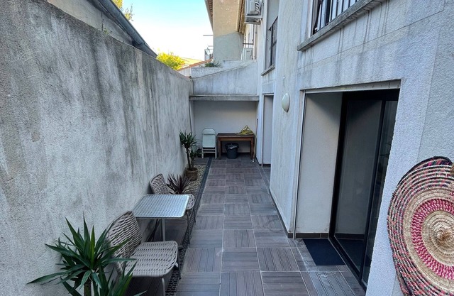 Apartment with backyard and small private garage in the heart of Mazargues